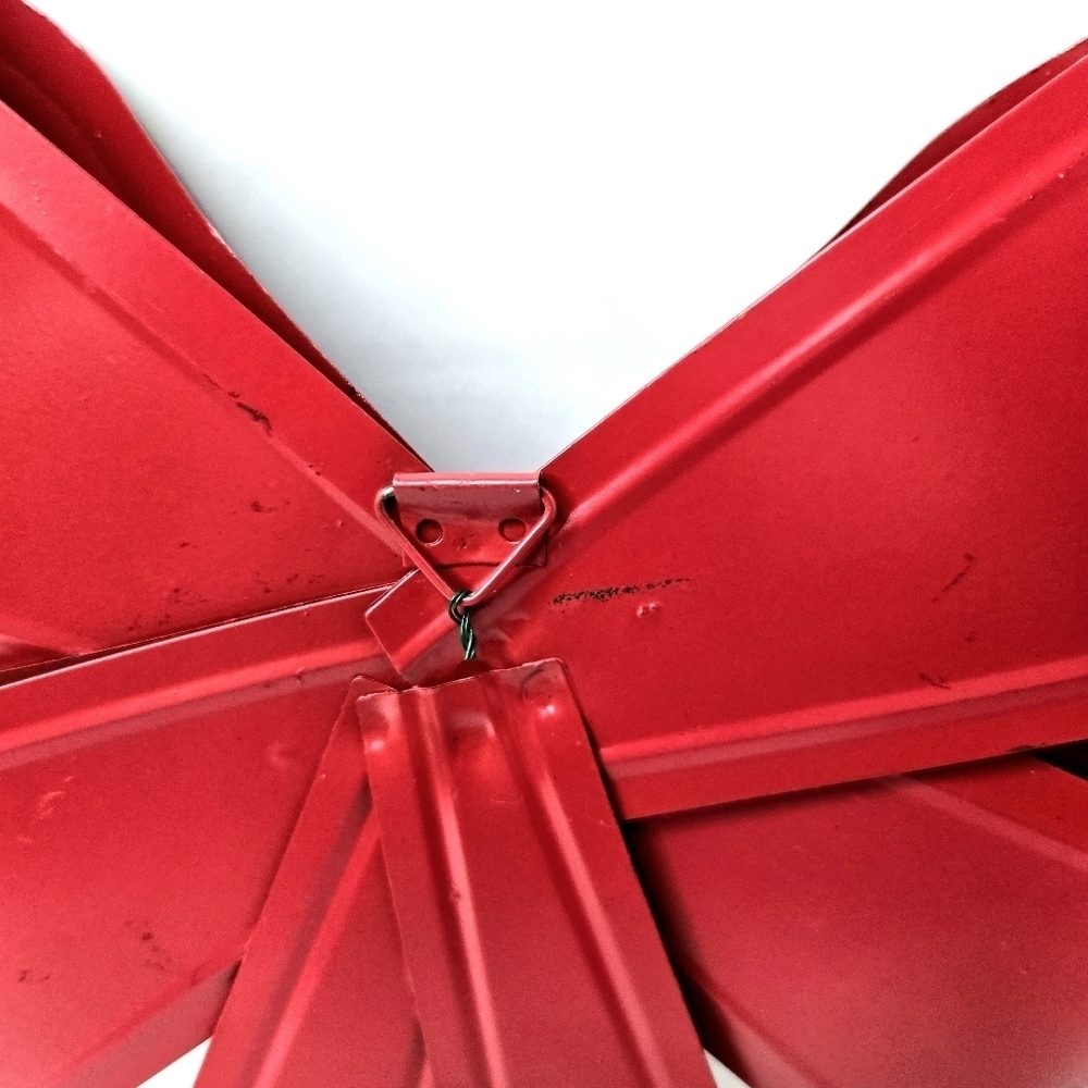 Set of Three Metal Bows, Red. - Picture 7 of 10